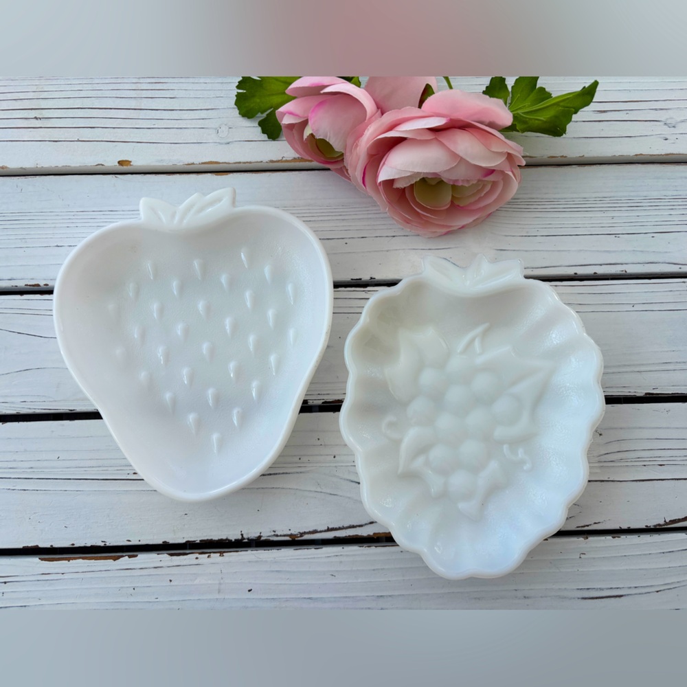 Vintage Milk Glass Fruit Dishes, Strawberry and Grapes, set of 2